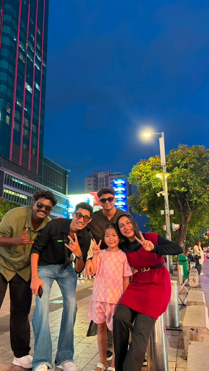Internway students enjoying a cultural experience abroad